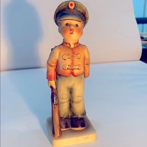 Porcelain figurine by Hummel